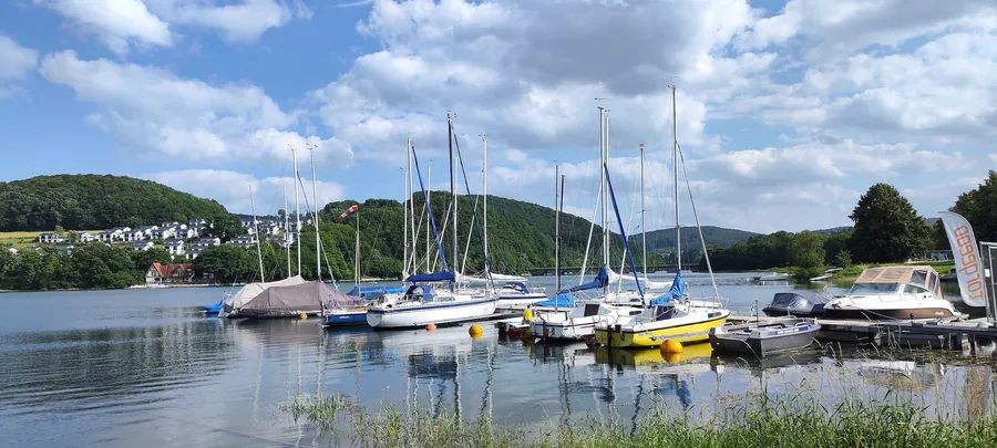 Segelboote im Hafen von Heringhausen